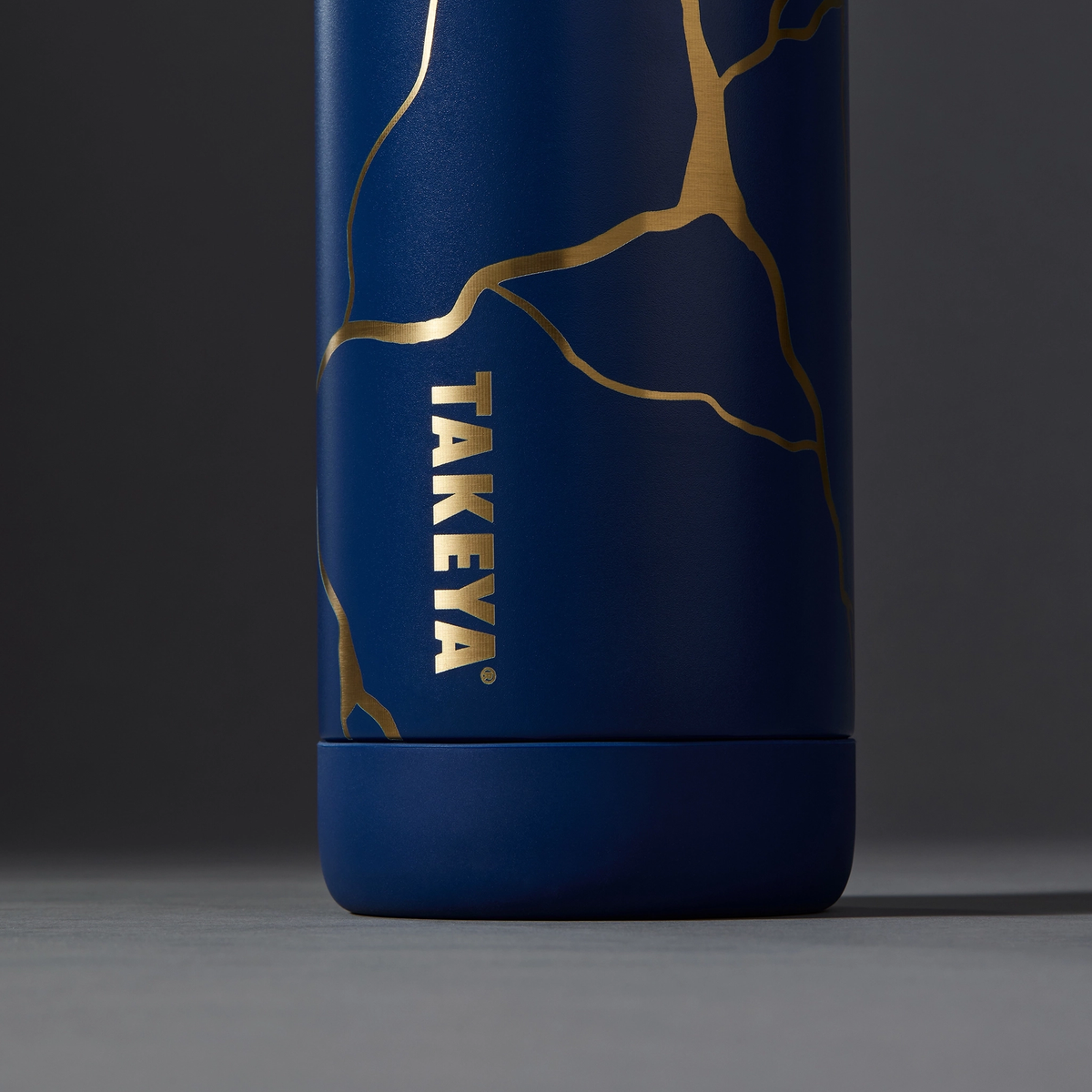 kintsugi-water-bottle-with-spout-lid-g2 51390-TK_HO25_Kintsugi_Takeya9241_Crop.png