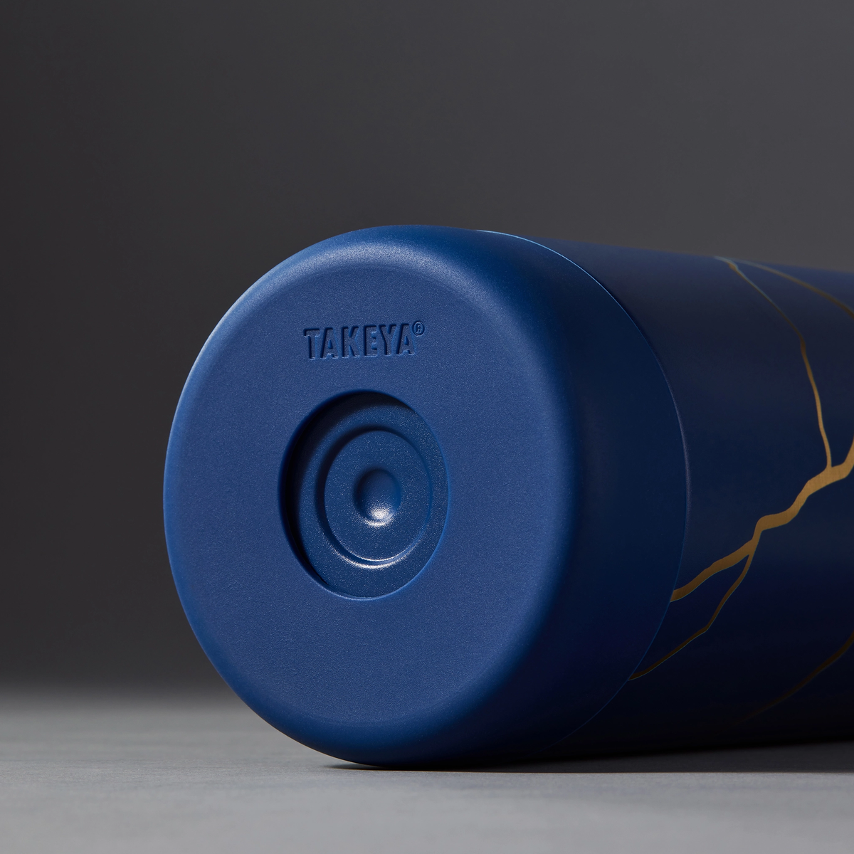 kintsugi-water-bottle-with-spout-lid-g2 51390-TK_HO25_Kintsugi_Takeya9249.png